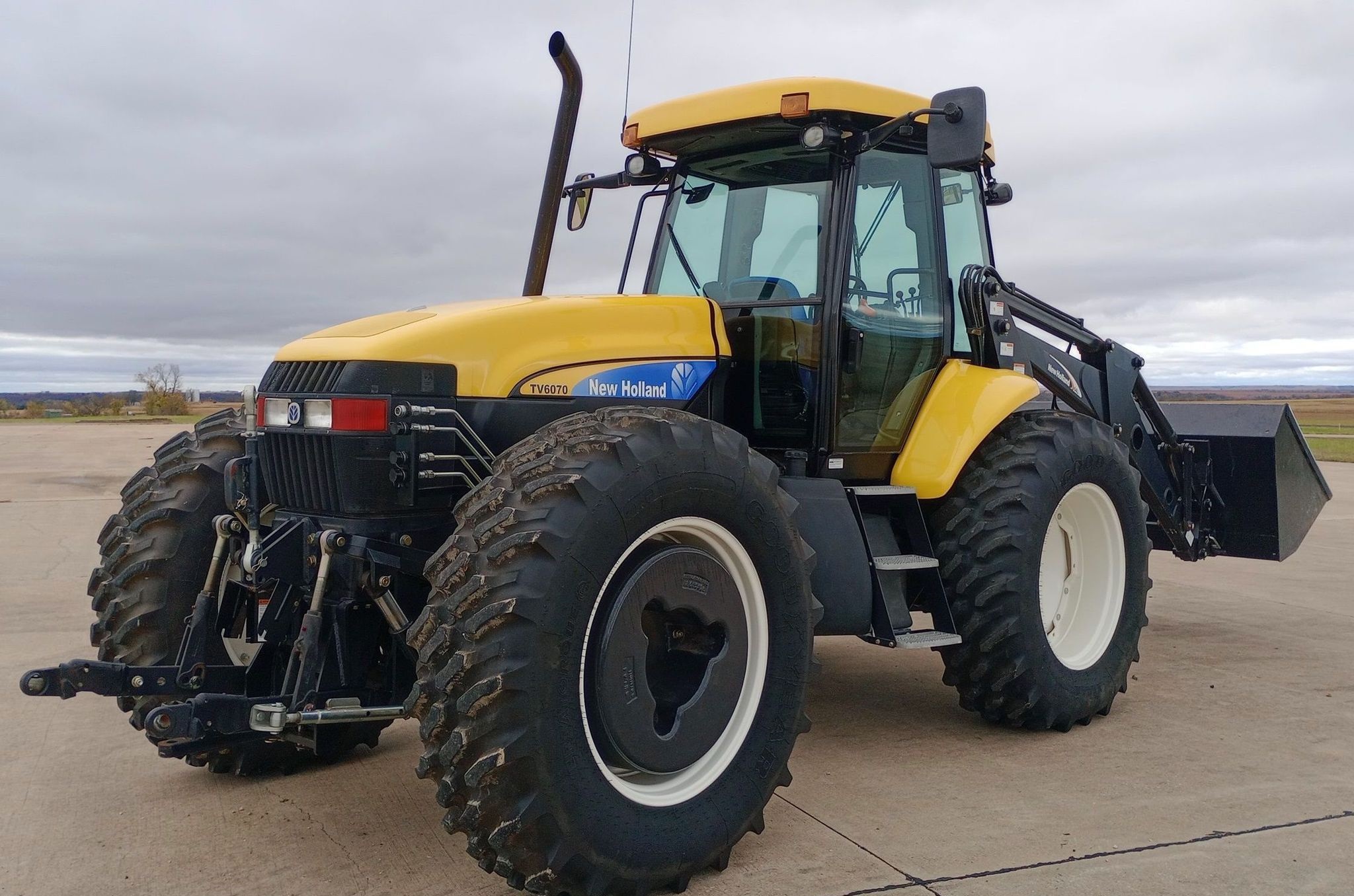 2014 New Holland TV6070 bi-directional tractor